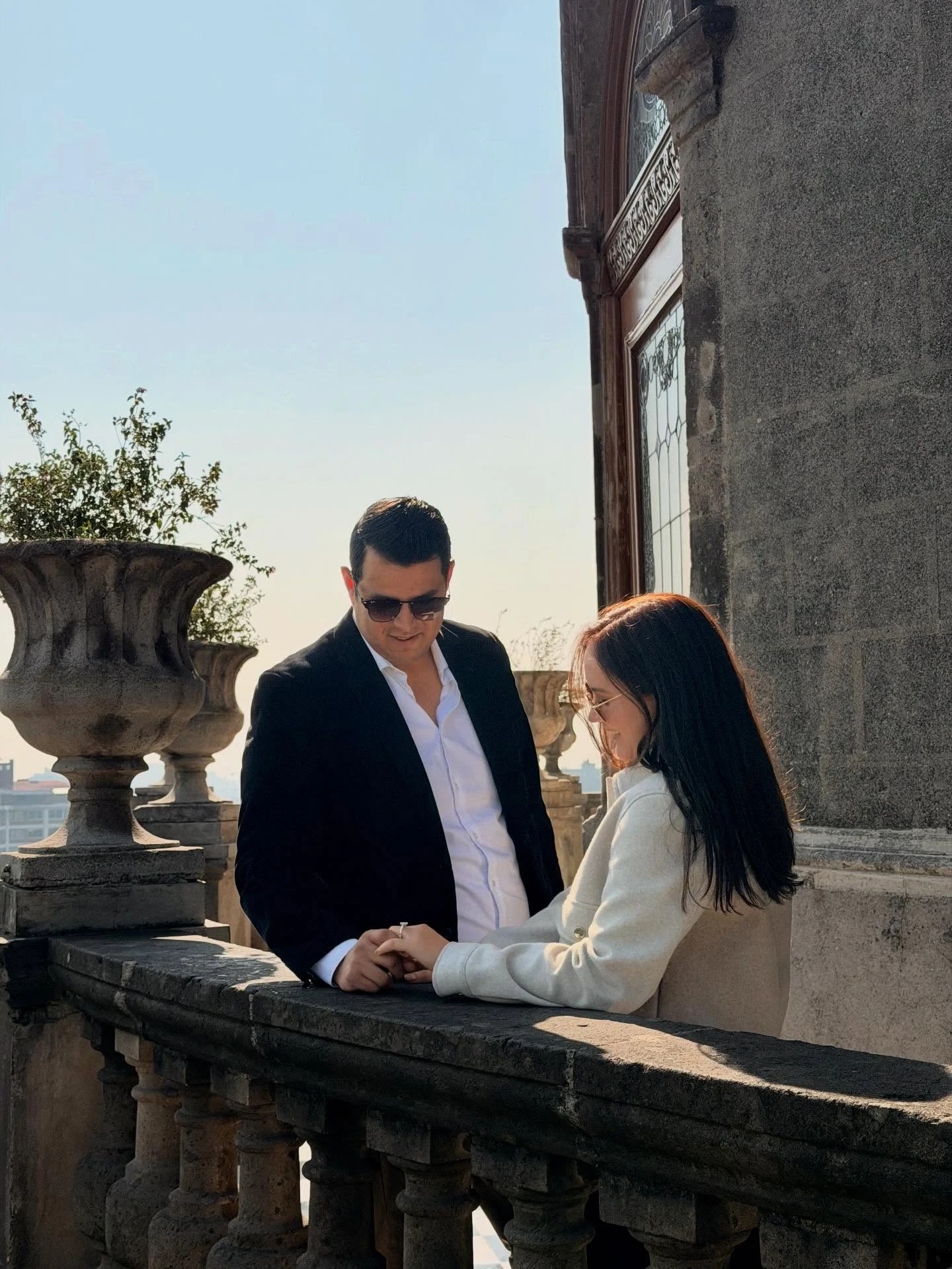 Michel y Andrés juntos en el balcón